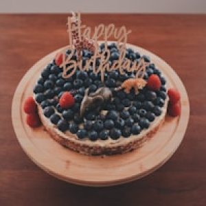 photo-1618160702438-9b02ab6515c9